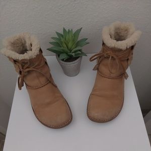UGG Australia La Jolla Sheepskin ankle boot 8